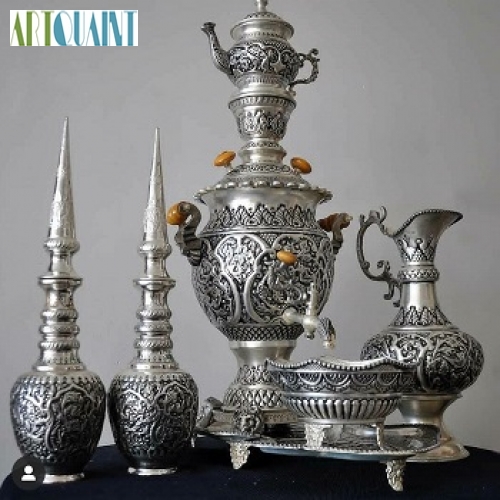 خرید، قیمت و مشخصات سرویس سماور قلمزنی 4 لیتری طرح گل و مرغ، آبکاری برنج سیاه قلم با روکش نقره | هنرظریف