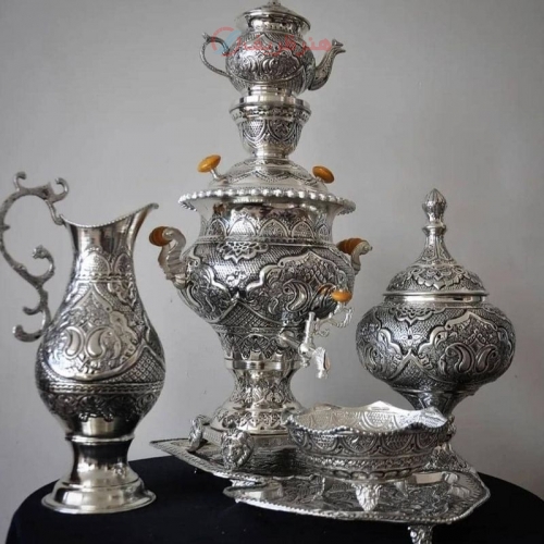 خرید سرویس سماور تزئینی ۴ لیتری و گزخوری برنجی اثر استاد نقیان | هنرظریف