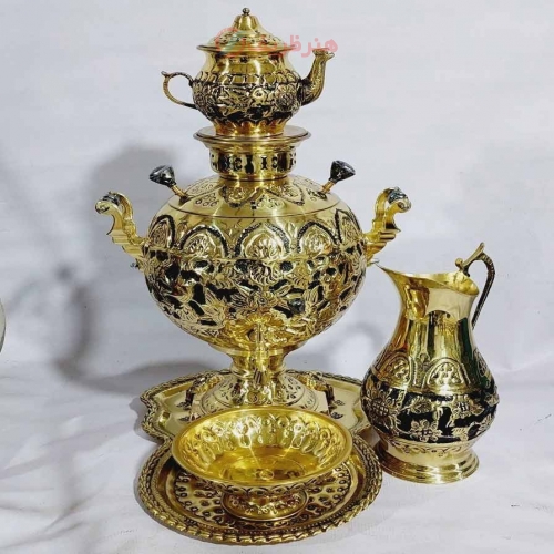 خرید، قیمت و مشخصات  سماور 6 لیتری جهان نما زغالی، قلم زنی گل و مرغ طلایی به همراه کنار سماوری_ هنرظریف