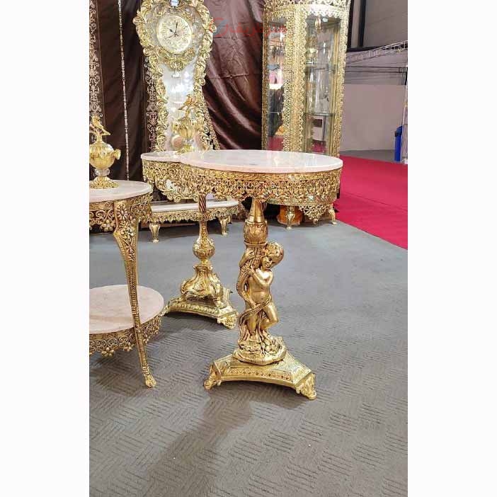 مشخصات کامل میز خاطره طرح پسر بچه قطر 50 جنس آلیاژ آلومینیوم آبکاری برنج - هنرظریف