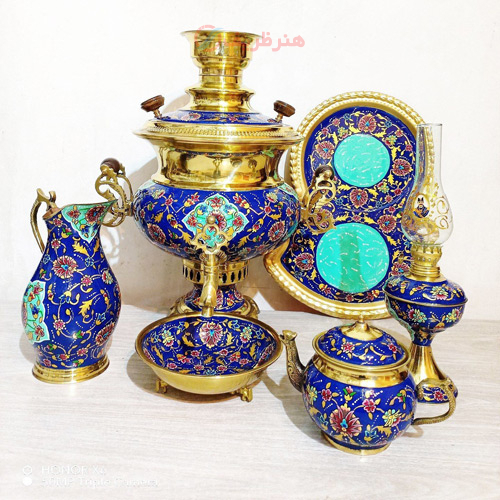 خرید، قیمت و مشخصات سرویس 6 پارچه سماور ذغالی برنجی میناکاری 7 لیتری، استکانی پایه خرچنگی با روکش پلی استر _ هنرظریف