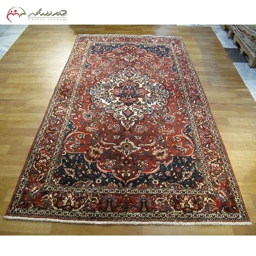 خرید آنلاین، فرش دستبافت بختیار با کد 39284 با الیاف عالی، نقشه فوق زیبا و زمینه لاکی، زیر قیمت بازار | هرظریف