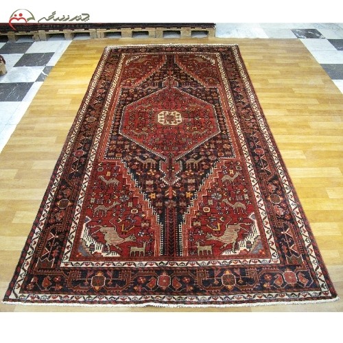 خرید آنلاین، فرش دستبافت تویسرکان در طرح لچک و ترنج کد 39973 بافته شده با الیاف طبیعی، رنگ زمینه ی سرمه ای، زیر قیمت بازار | هنرظریف