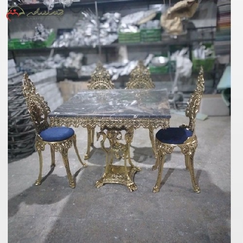خرید آنلاین، میز ناهار خوری از جنس آلیاژ مدل پسر بچه و پایه اسبی با صفحه سنگ مشکی، با کیفیت عالی، زیر قیمت عالی | هنرظریف