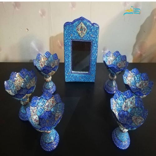 نمای کامل هفت سین میناکاری مسی لعاب‌شده با طراحی سنتی و مناسب چیدمان سفره هفت سین.