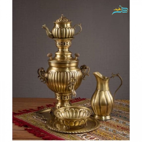 نمای نزدیک از سماور برای نمایش زیبایی و کیفیت کار.