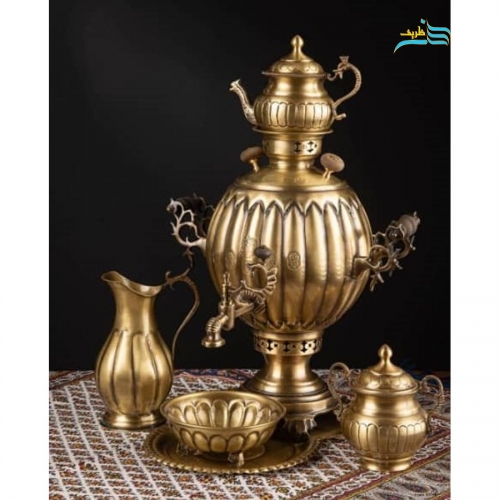 نمای نزدیک از سطح برنج با خلوص بالا و درخشش آن برای نمایش کیفیت.