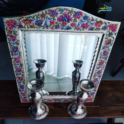 نمای اختصاصی از نقاشی دستی زیبا روی محصول برای نمایش کیفیت و هنر.