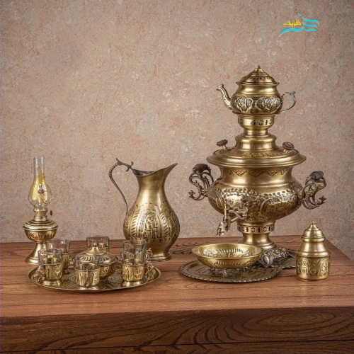 نمای کامل از سرویس سماور با روکش نانو و بدنه ضخیم، نمایش فرم، ظرفیت ۶ لیتری و زیبایی کلی.