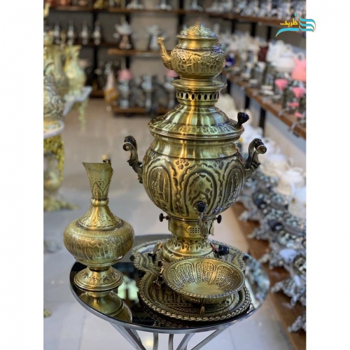 نمای کامل از سرویس سماور گازی با طرح زیبا، نمایش فرم، ظرفیت ۶ لیتری و زیبایی کلی.