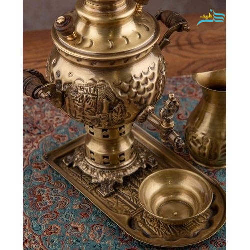 نمای ماکرو از قلمزنی ریز و طرح هخامنشی برای نمایش ظرافت و کیفیت.