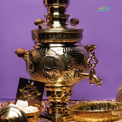 نمای ماکرو از قلمزنی زیبا و طرح هخامنشی برای نمایش ظرافت و کیفیت.