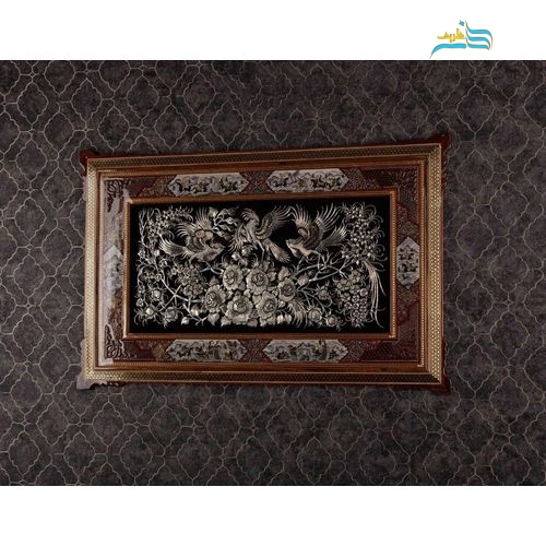 نمای شبیه‌سازی شده از تابلو روی دیوار برای نمایش مقیاس و کاربرد.