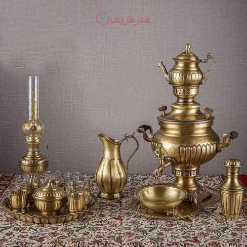 نمای کامل از سماور ۵ تکه با سرویس چایخوری، نمایش هماهنگی و زیبایی کلی.