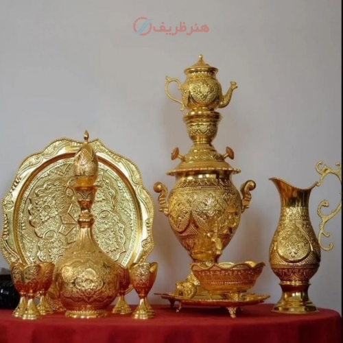 نمای کامل از سرویس سماور و شراب‌خوری، نمایش هماهنگی و زیبایی کلی.