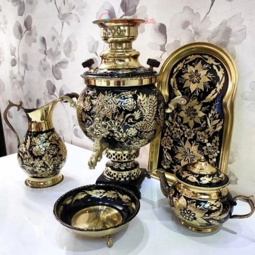 نمای کامل از سرویس ۵ پارچه سماور، نمایش هماهنگی و زیبایی کلی.