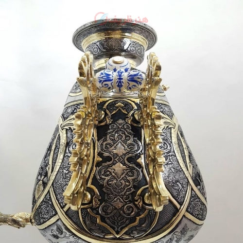 سماور زغالی برنجی ۸ لیتری مدل جام، نقوش ختایی، اسلیمی و بزم