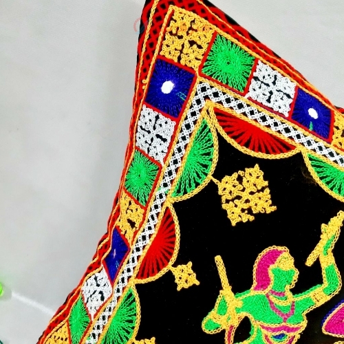 کاور کوسن سوزندوزی طرح عروسک رقصان دوخت فوق العاده کیفیتی با رنگ های زیبا  کد 1-11 به قیمت تولیدی