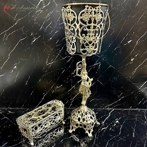 سطل و جا دستمالی بزرگ برنزی، طرح  زیبا بانو و گل