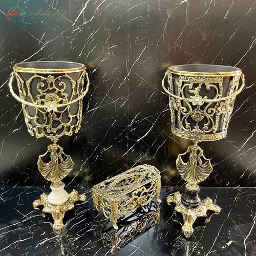 جا دستمال کاغذی و سطل ستونی برنزی در طرح بانوی زیبا و پایه های سنگی گل رز، پر نقش