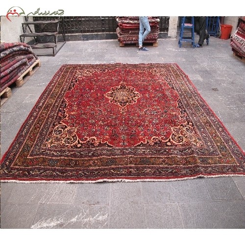فرش زیبای دستبافت بیجار  کد 38990 با زمینه لاکی و حاشیه شتری، دارای ضمانت - هنرظریف