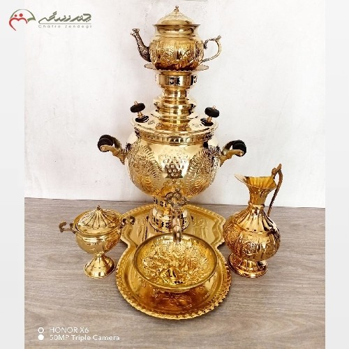سرویس سماور 6 لیتری در طرح هخامنشی، قلم زنی شده با پارچ طرح شیردان، بدون تغییر رنگ، دارای ضمانت نامه