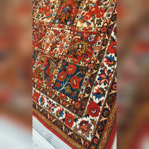 فرش دستبافت ذرع و نیم خشت بختیاری مدل چهارخانه