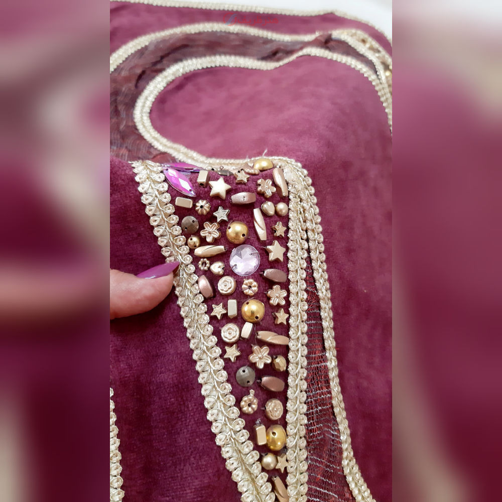 ست سه تکه مخمل سنگ دوزی و نواردوزی جلو مبلی و دو عسلی طلایی