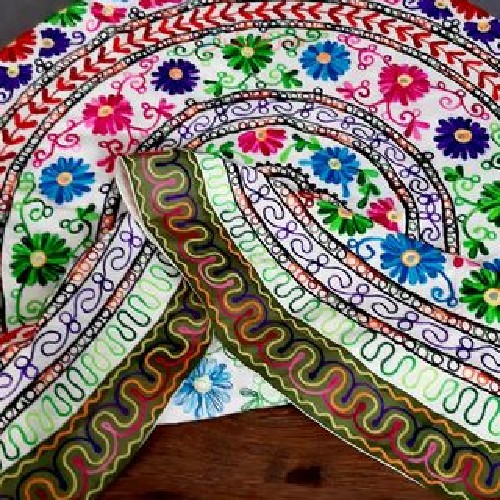 رومیزی گرد سوزن دوزی و آینه کاری کتان ۱۵۰ قابل شستشو B-5