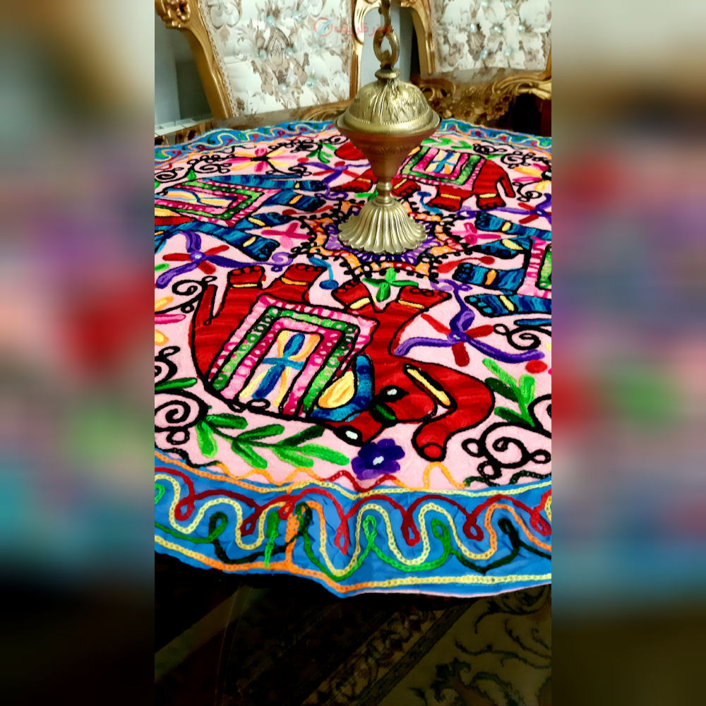 رومیزی مربع سوزن دوزی و آینه کاری کتان ۸۸ قابل شستشو B-6